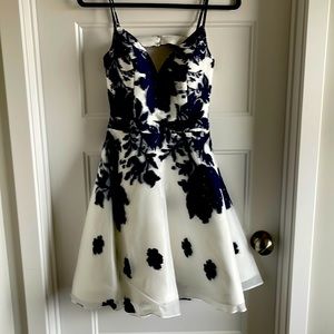 Gorgeous Jovani size 4 navy floral dress